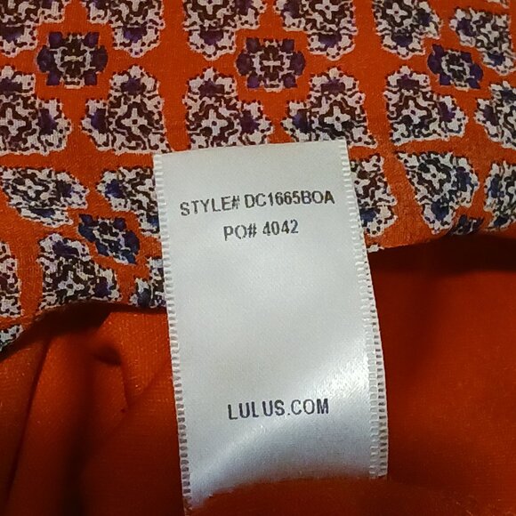 2 Lulus Chiffon Shift Dresses Size S Coral Red Geometric/Black V-Neck Cut-Out - Picture 6 of 16